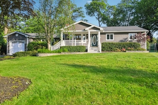 109 Dogwood Ln, Port Jefferson, NY 11777