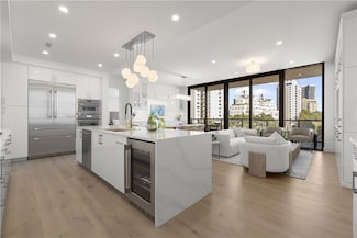 2425 Peachtree Rd NE Unit 902, Atlanta, GA 30305