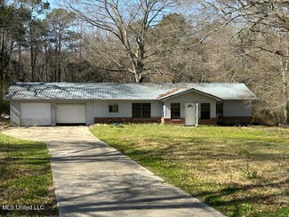 2728 Dogwood Ln, Moss Point, MS 39562