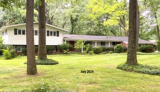 4966 Whispering Pine Ln, Bloomfield Hills, MI 48302