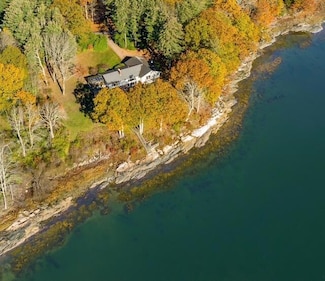 21 Ledge Rd, Cumberland Foreside, ME 04110