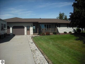 1827 E Washington Rd, Ithaca, MI 48847