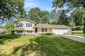 6094 Del Cano Dr SE, Grand Rapids, MI 49546