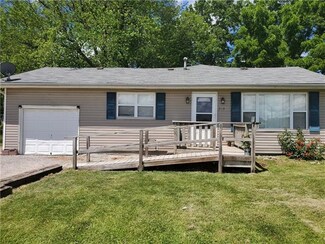 219 N West St, Cameron, MO 64429