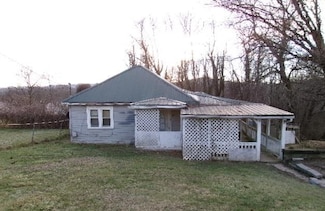 202 Noble St, Oak Hill, WV 25901