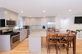 1 Glen St Unit B, Framingham, MA 01702