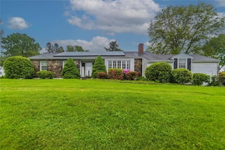 37 Clover Hill Dr, Poughkeepsie, NY 12603