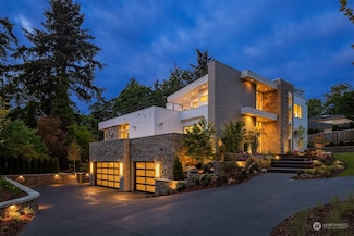 8830 NE 28th St, Clyde Hill, WA 98004