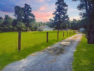 1406 Lake Dr, Williston, SC 29853