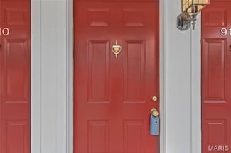 9112 W Swan Cir, Saint Louis, MO 63144