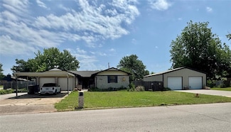 142 Skyline Dr, Chickasha, OK 73018
