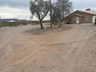 6105 Sunny Ln, Las Cruces, NM 88011