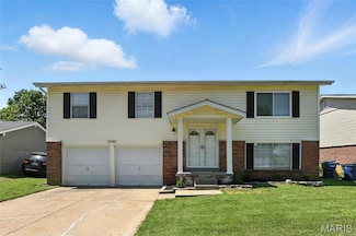 2390 Wharton Ct, Florissant, MO 63031