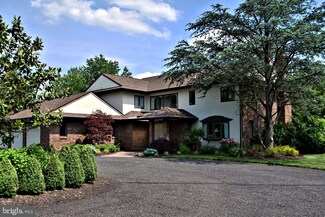 382 Meadow Wood Ln, Souderton, PA 18964