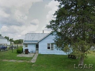 302 E Center St, Waldron, MI 49288