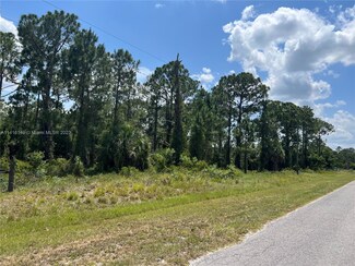 512 Camino Real Blvd, Montura, FL 33440