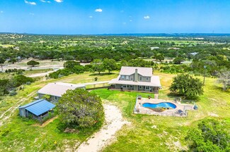 246 Willow Bend Dr, Center Point, TX 78010