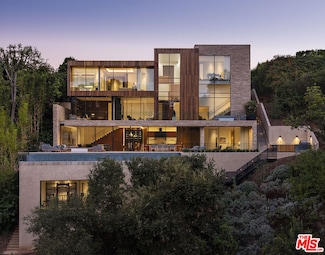 1716 San Remo Dr, Pacific Palisades, CA 90272