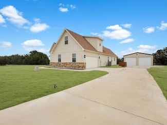321 Sharla Smelley Rd, Weatherford, TX 76088