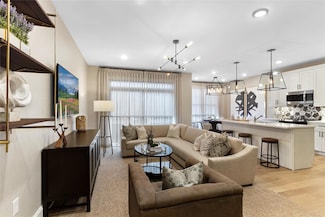 614 Marina Pointe Dr Unit 614, Oceanside, NY 11572