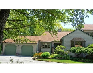 16 Country Way Unit 1, South Dartmouth, MA 02748
