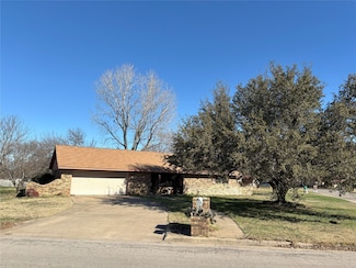1405 Prairie Wind Blvd, Stephenville, TX 76401