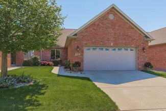 1712 Dunraven Rd, Bloomington, IL 61704