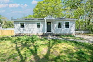23 Wheat Path Rd W, Mount Sinai, NY 11766