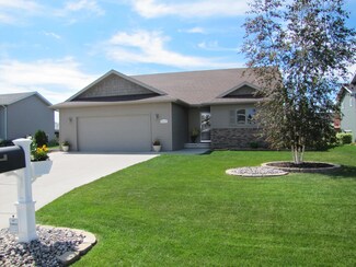 1522 13th Ave SE, East Grand Forks, MN 56721