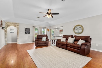 1453 Pin Oak Dr, Bellville, TX 77418