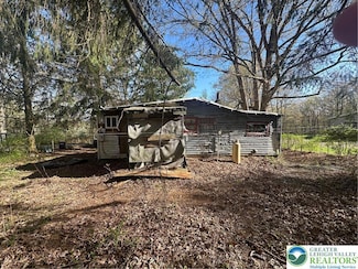 9 School St, Barnesville, PA 18214