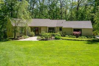 3950 Maplecrest Ct SE, Grand Rapids, MI 49546