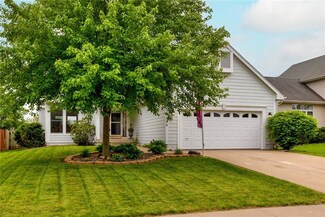15668 Wildwood Dr, Clive, IA 50325