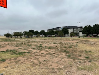 202 N College Ave, Levelland, TX 79336