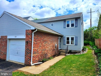 223 S 4th St, Womelsdorf, PA 19567