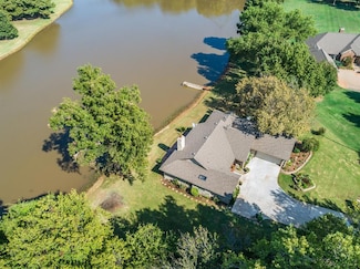 2207 Lake Front Cir, Norman, OK 73069