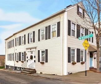 2 Woodbury Ct Unit 3, Salem, MA 01970