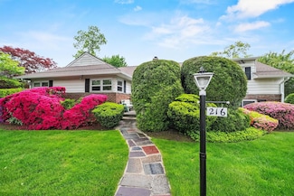 216 Colonial Pkwy N, Yonkers, NY 10710