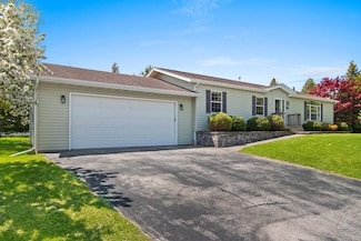 933 Alabama Ct, Sturgeon Bay, WI 54235