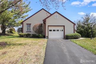 18 Yorkshire Dr, Monroe Township, NJ 08831