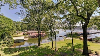 201 Daffodil St, Hot Springs National Park, AR 71913