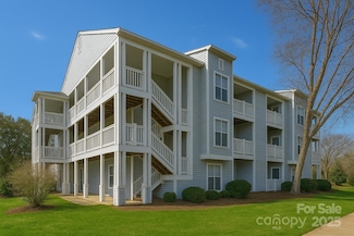 37 Hamiltons Harbor Dr, Lake Wylie, SC 29710