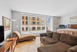 240 Riverside Blvd Unit 5, New York, NY 10069