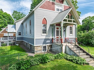28 Bridge St, Altmar, NY 13302