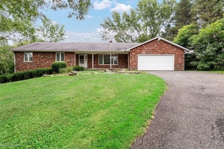 9159 Cedar Rd, Chesterland, OH 44026