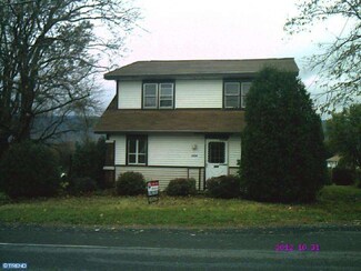 22 Schoolhouse Rd, Hamburg, PA 19526
