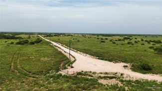 114 Las Primas Rd, Encino, TX 78353