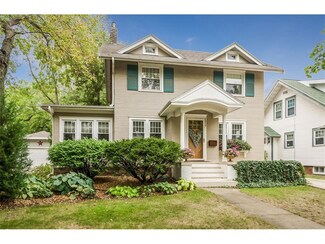 2317 Meadowbrook Dr SE, Cedar Rapids, IA 52403