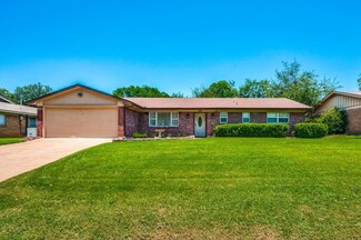 1324 Brookside Dr, Hurst, TX 76053