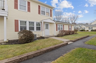 34 Arrowhead Way S, Fairport, NY 14450